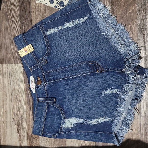 Three shorts & two tops bundle, perfect for cute summer outfits. - Picture 2 of 6